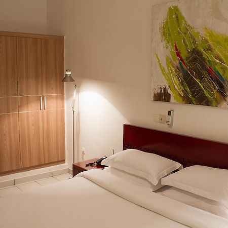 Hotel Le Vaisseau Abidjan Esterno foto
