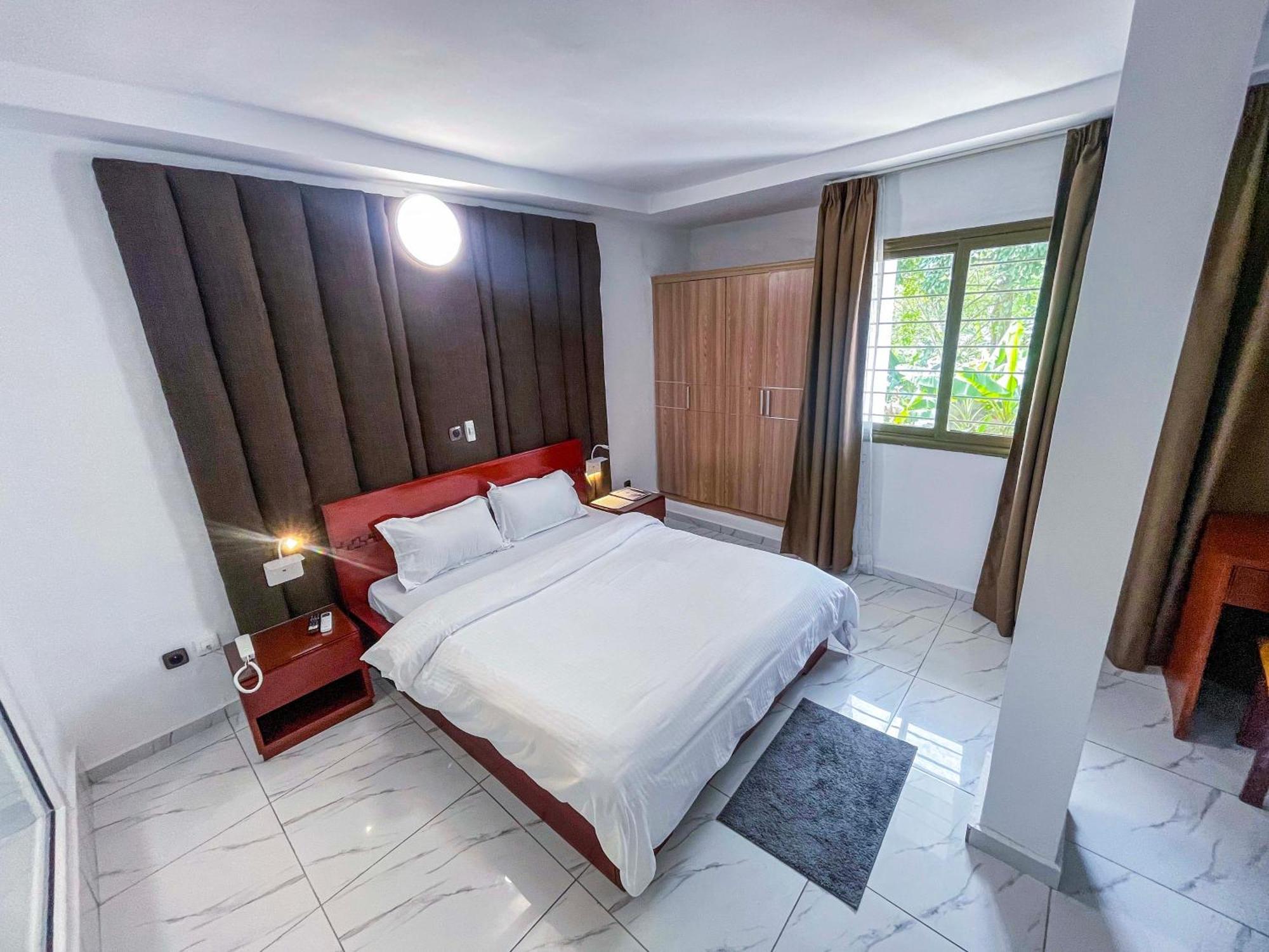 Hotel Le Vaisseau Abidjan Esterno foto