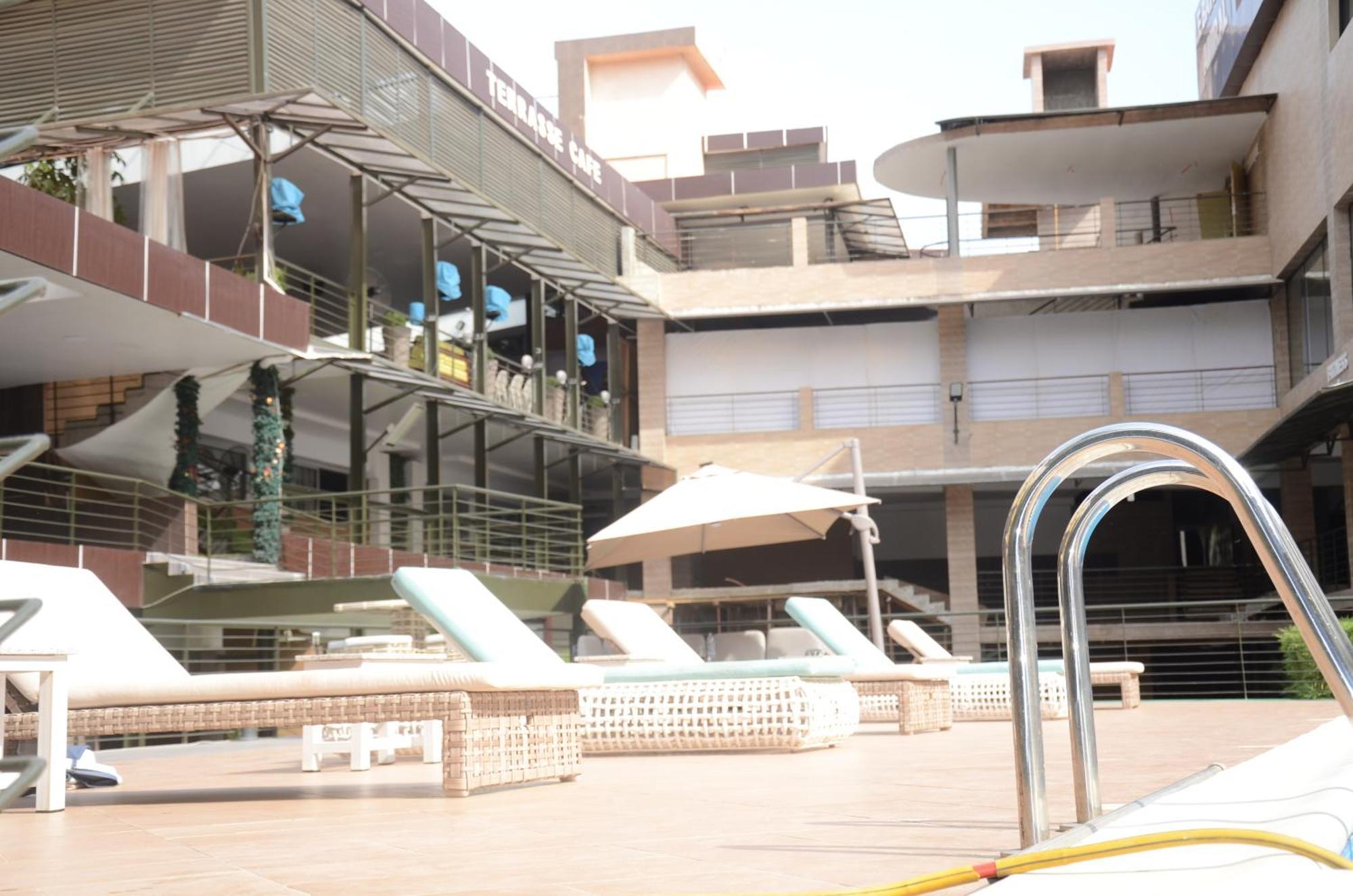 Hotel Le Vaisseau Abidjan Esterno foto