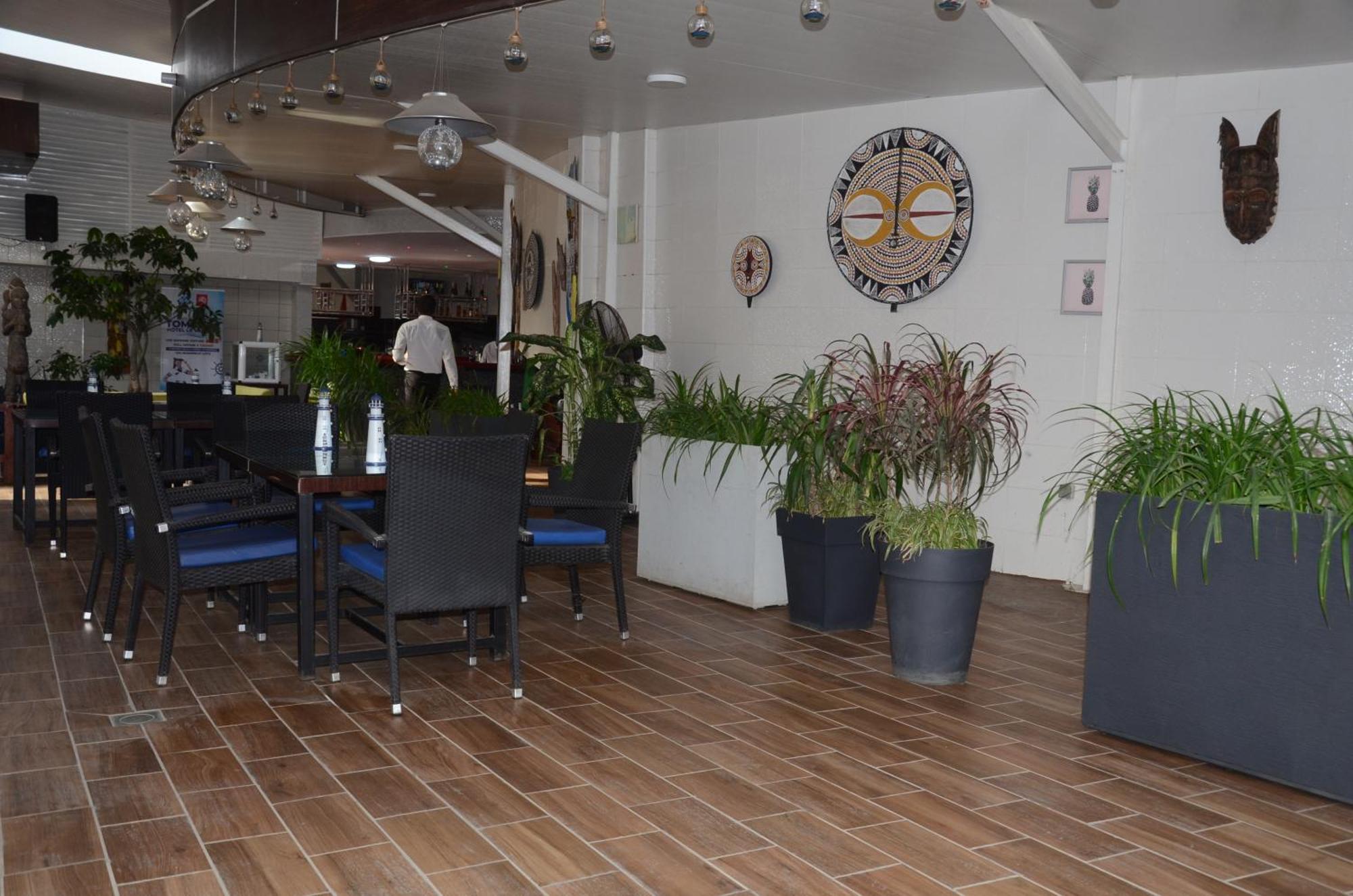 Hotel Le Vaisseau Abidjan Esterno foto