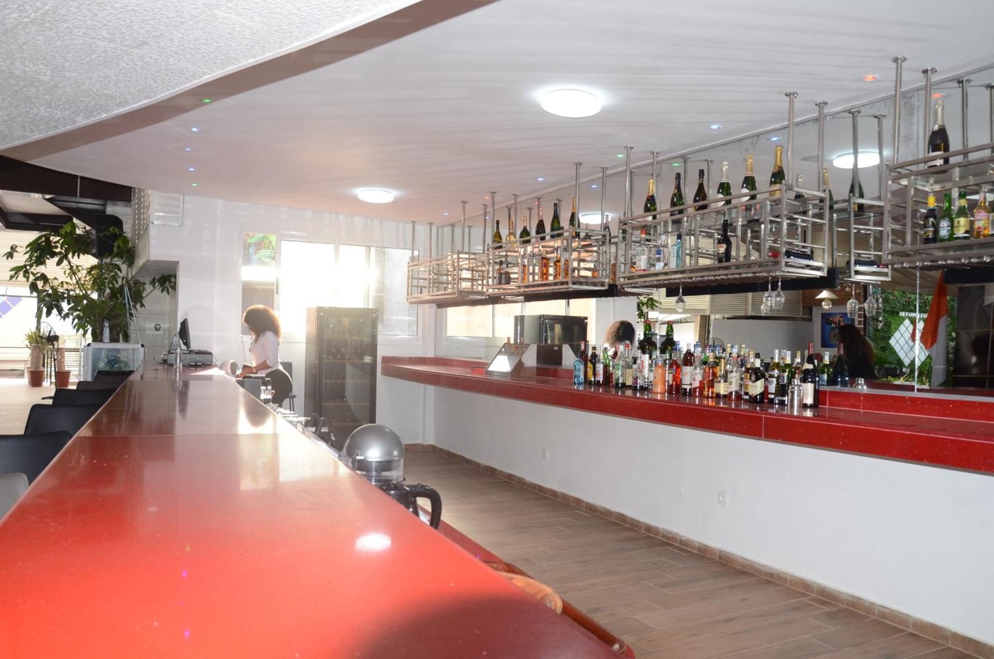 Hotel Le Vaisseau Abidjan Esterno foto