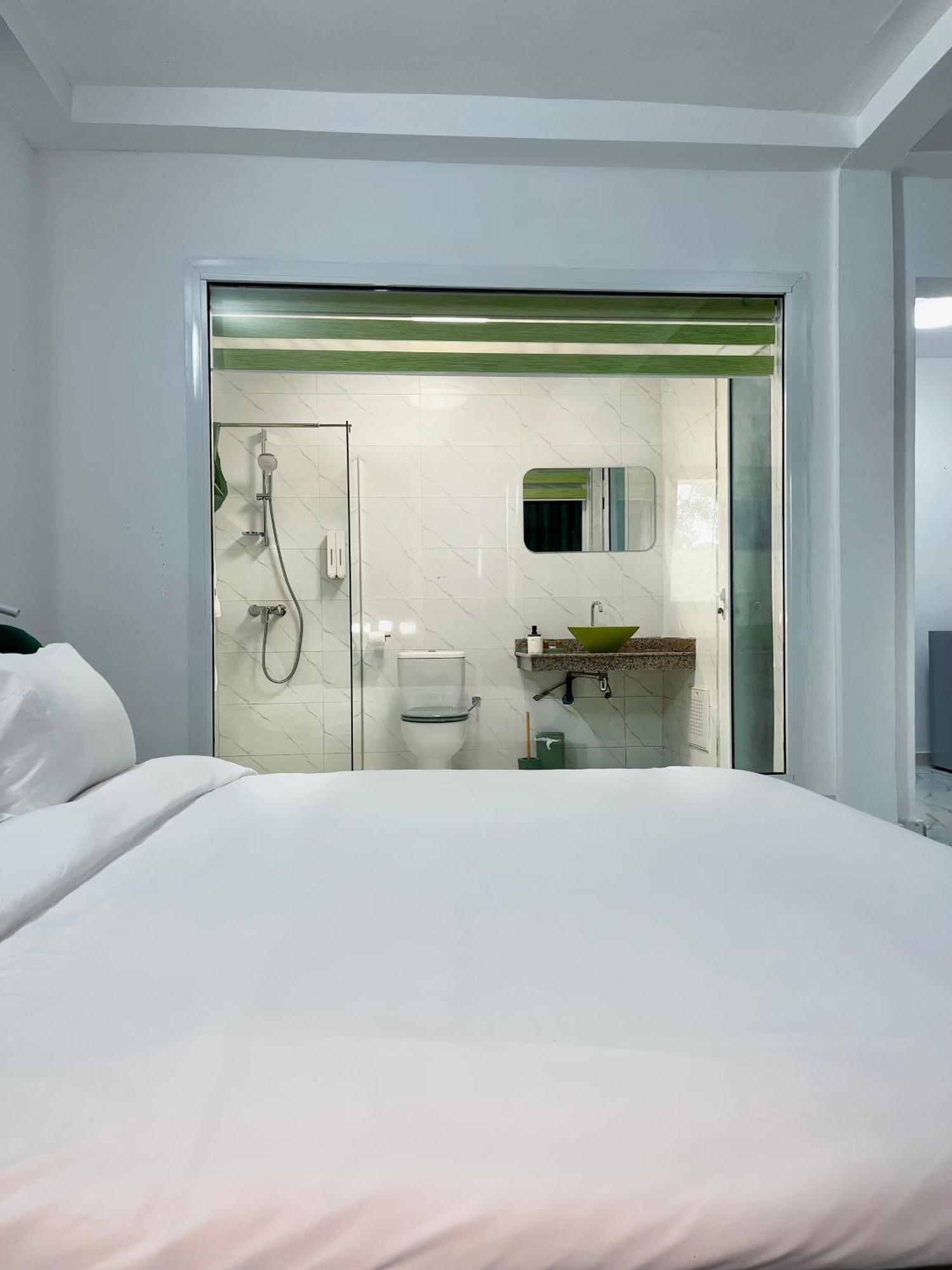 Hotel Le Vaisseau Abidjan Esterno foto