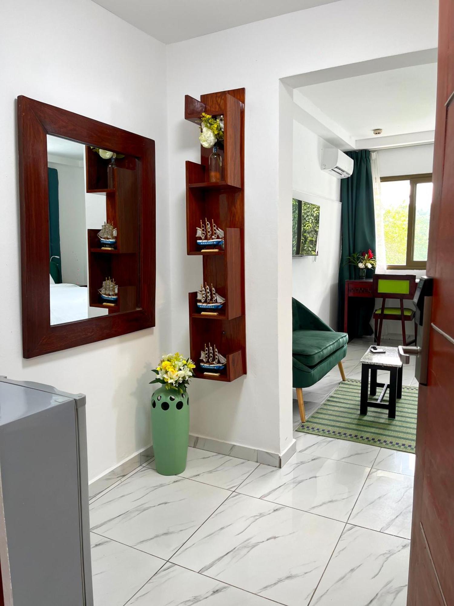 Hotel Le Vaisseau Abidjan Esterno foto