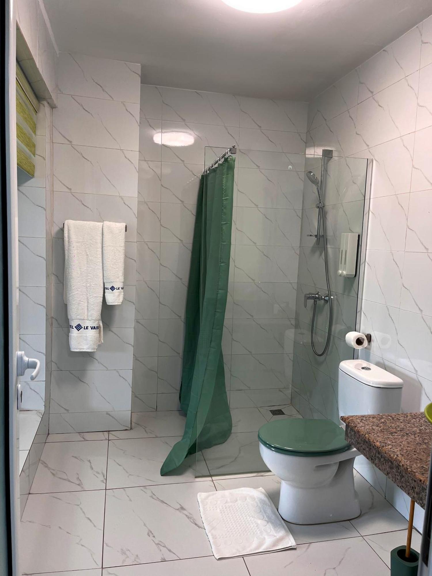 Hotel Le Vaisseau Abidjan Esterno foto