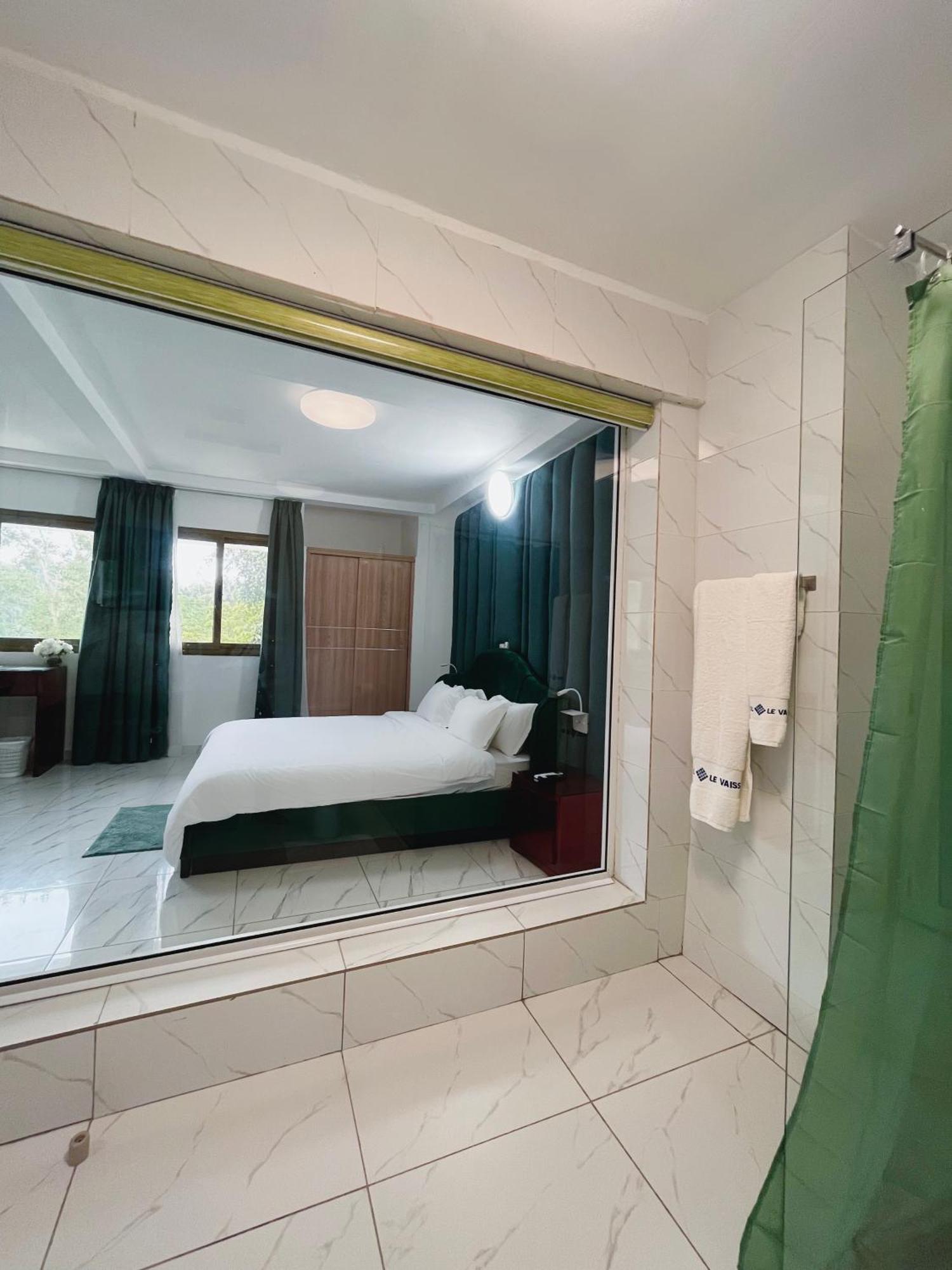 Hotel Le Vaisseau Abidjan Esterno foto