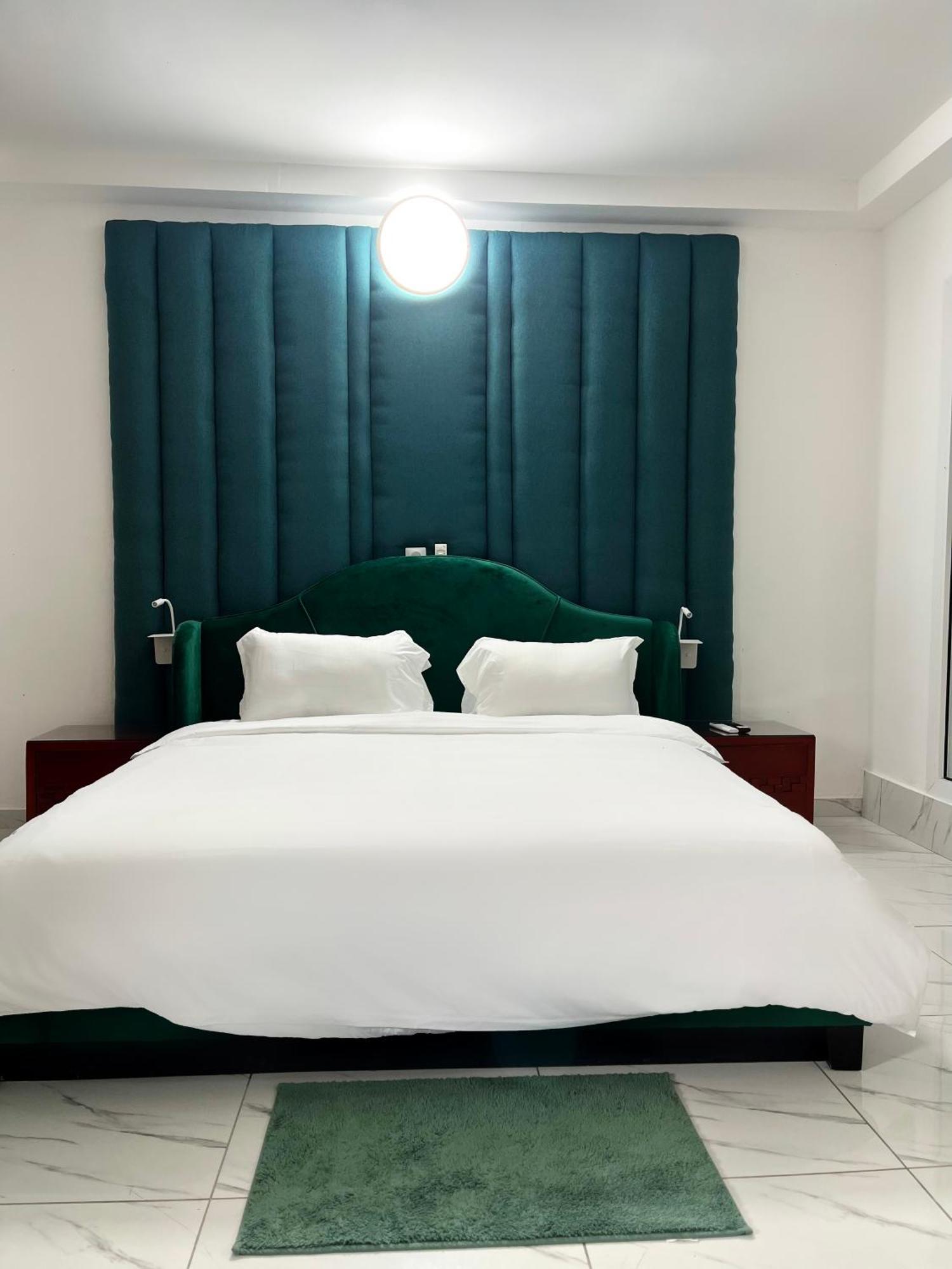 Hotel Le Vaisseau Abidjan Esterno foto