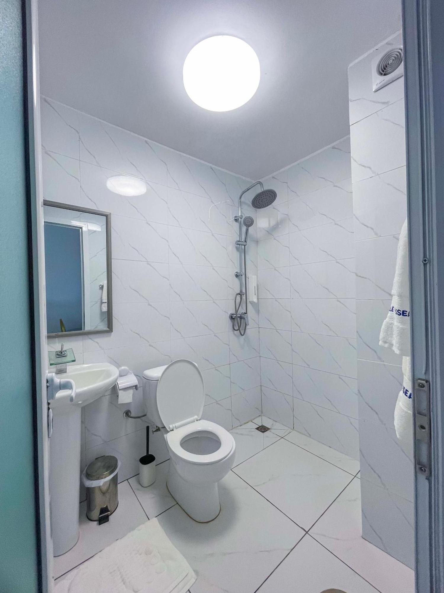 Hotel Le Vaisseau Abidjan Esterno foto