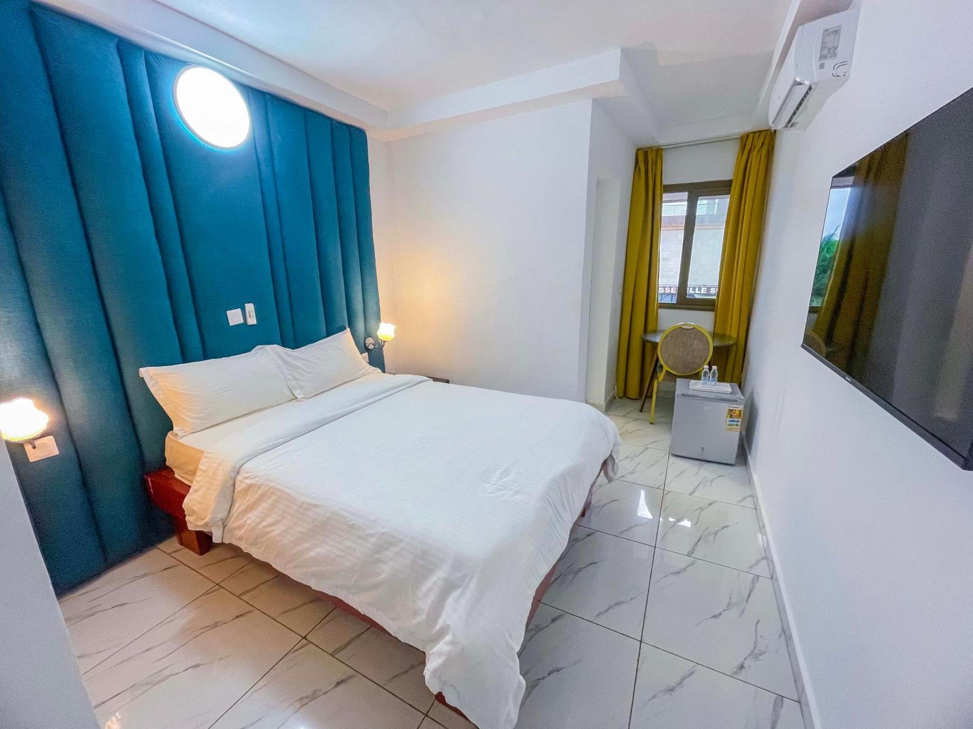 Hotel Le Vaisseau Abidjan Esterno foto