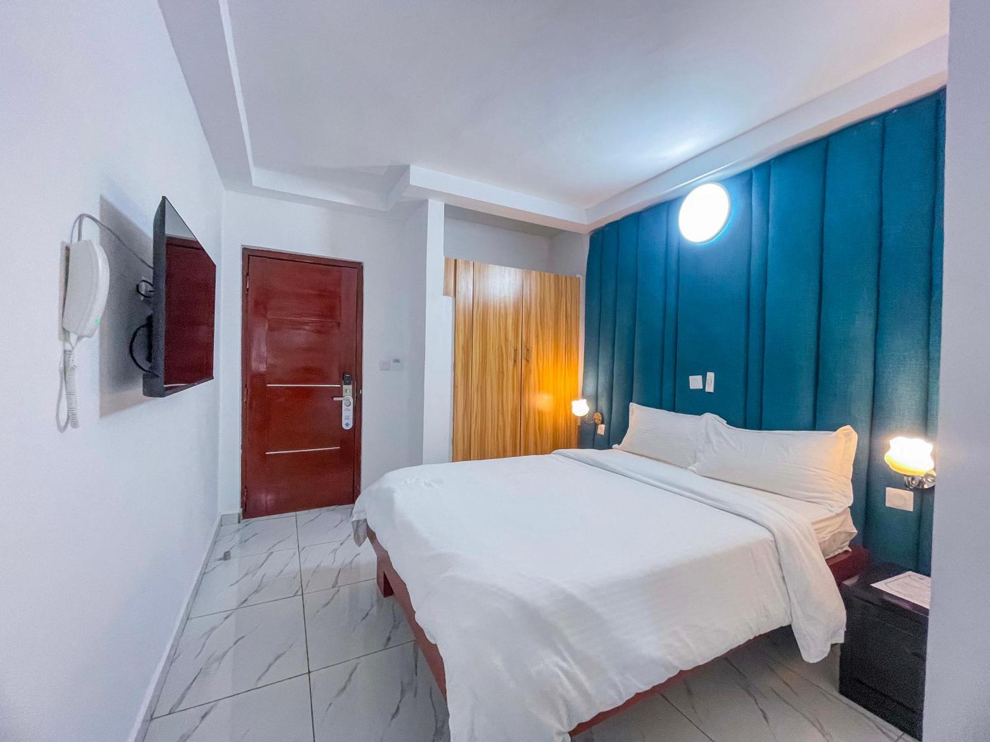 Hotel Le Vaisseau Abidjan Esterno foto