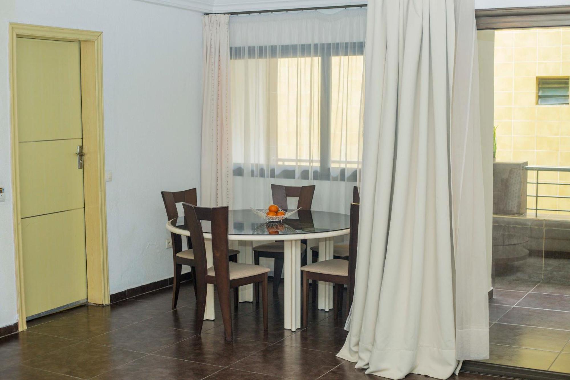 Hotel Le Vaisseau Abidjan Esterno foto