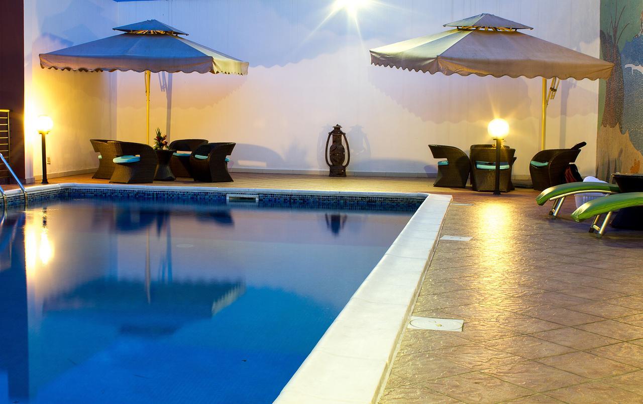 Hotel Le Vaisseau Abidjan Esterno foto
