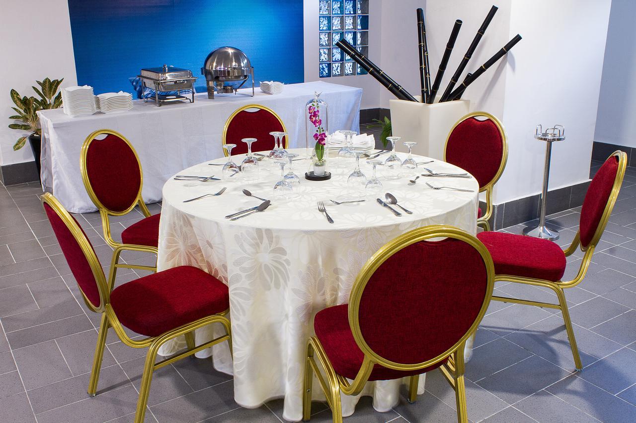 Hotel Le Vaisseau Abidjan Esterno foto