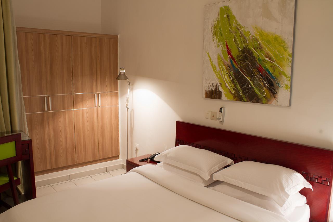 Hotel Le Vaisseau Abidjan Esterno foto