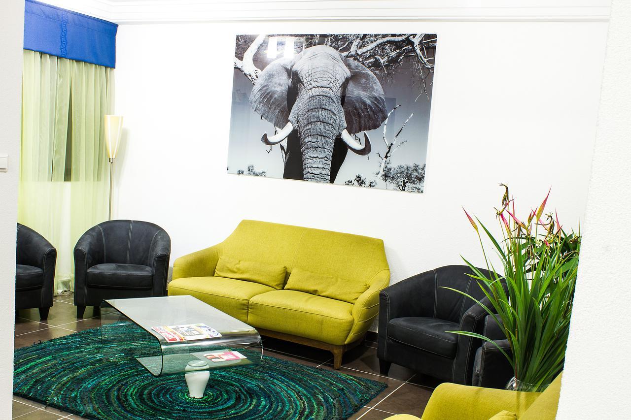 Hotel Le Vaisseau Abidjan Esterno foto